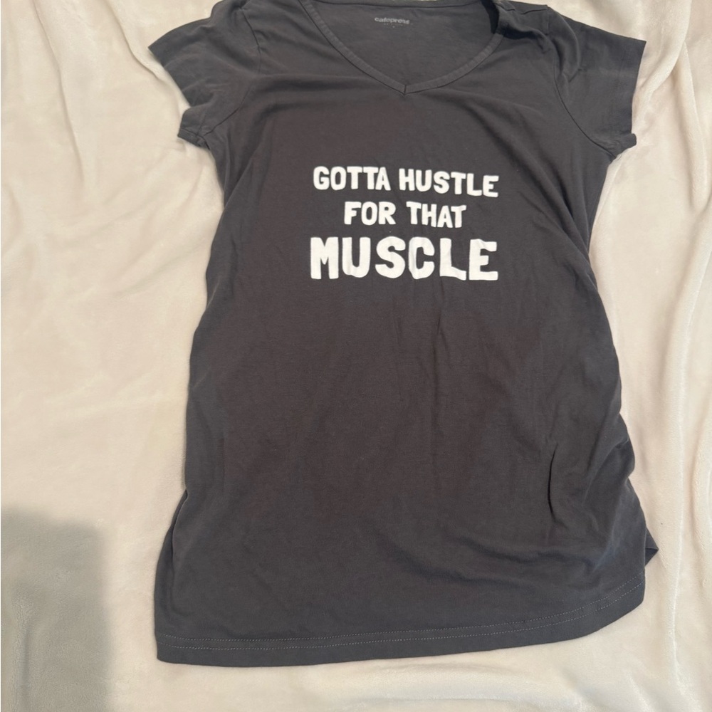 Maternity Gray Graphic Tee - Gotta Hustle for That Muscle-